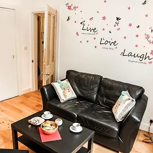  Apartment Chic & Bright Flat Near Holyrood Park
